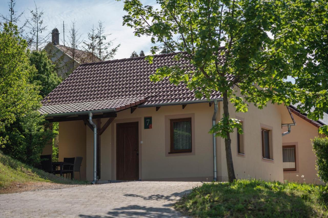 Tulipan Apartman إغير المظهر الخارجي الصورة