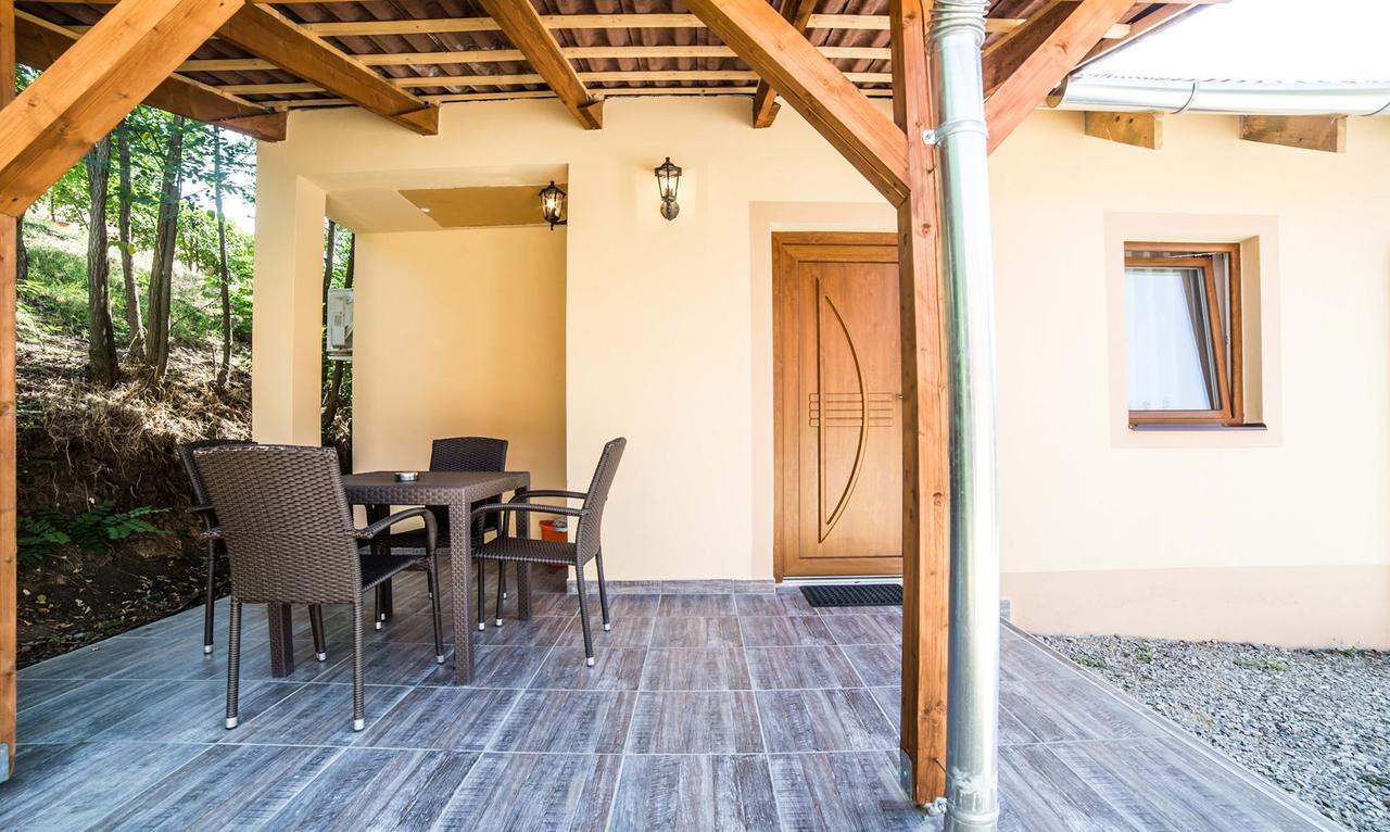 Tulipan Apartman إغير المظهر الخارجي الصورة